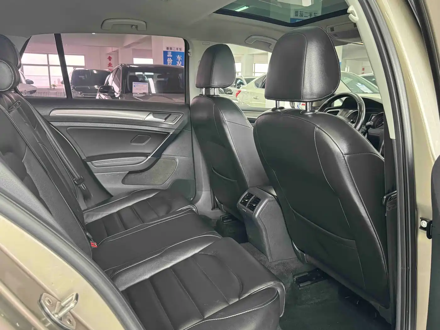Volkswagen Golf 2016 230TSI Automatic Luxury фото 5