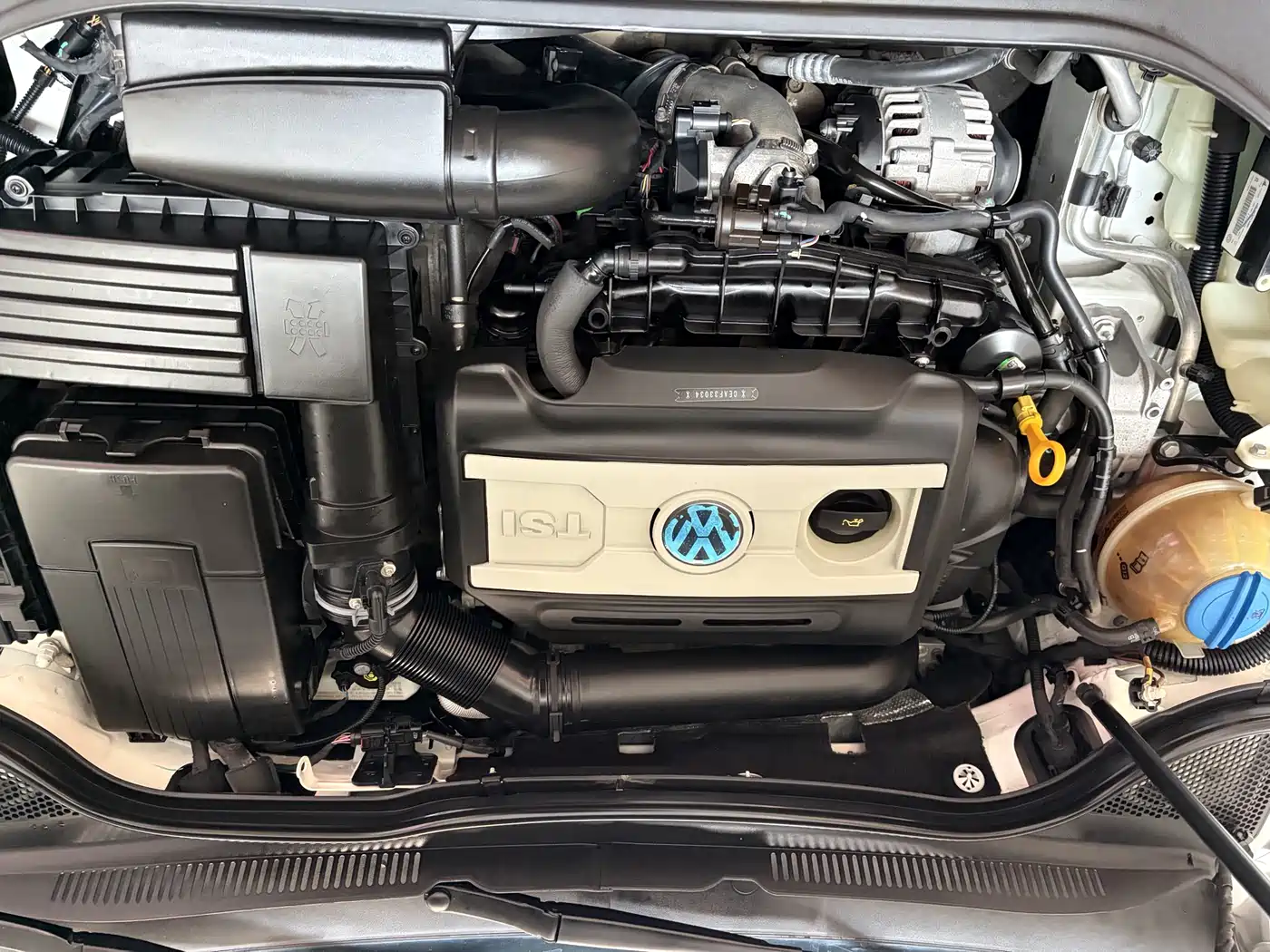 Volkswagen FAW-Volkswagen CC 2016 Model 1.8TSI Premium фото 15