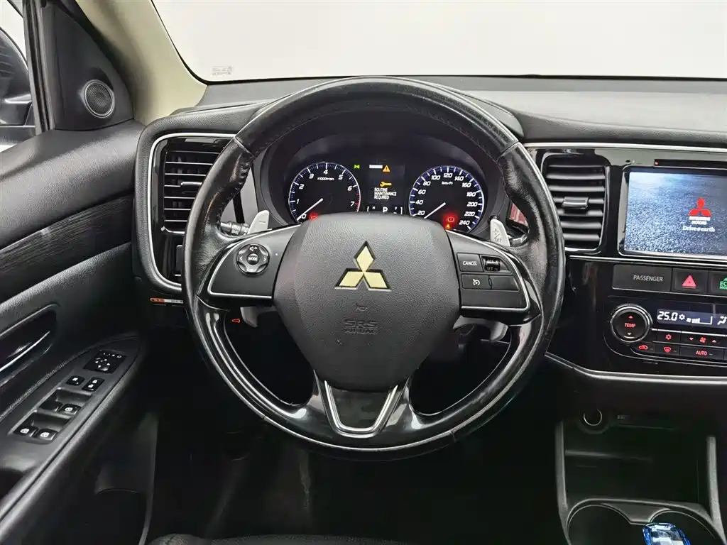 Mitsubishi Outlander (Import) 2016 2.4L 4WD Elite 5-seater фото 11