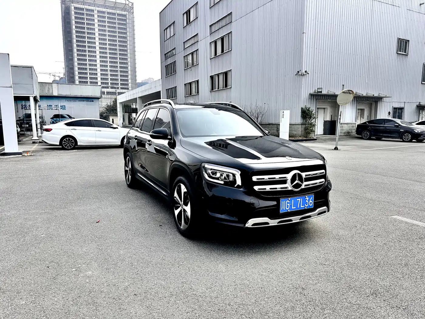 MERCEDES-BENZ GLB