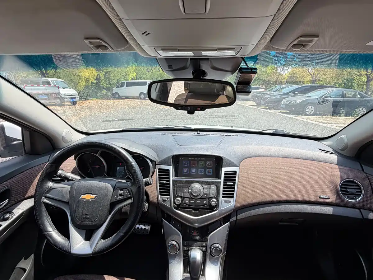 Chevrolet Cruze 2013 Hatchback 1.6L Automatic Luxury фото 7