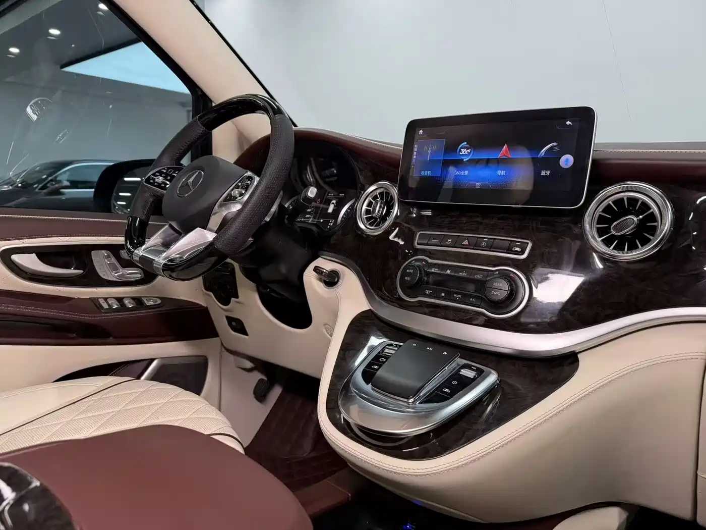 Mercedes-Benz Vito 2021 2.0T Elite 7-Seater фото 12