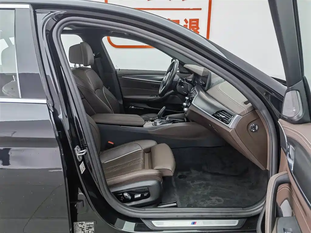 BMW 5 Series New Energy 2022 535Le Pioneer M Sport Package фото 23