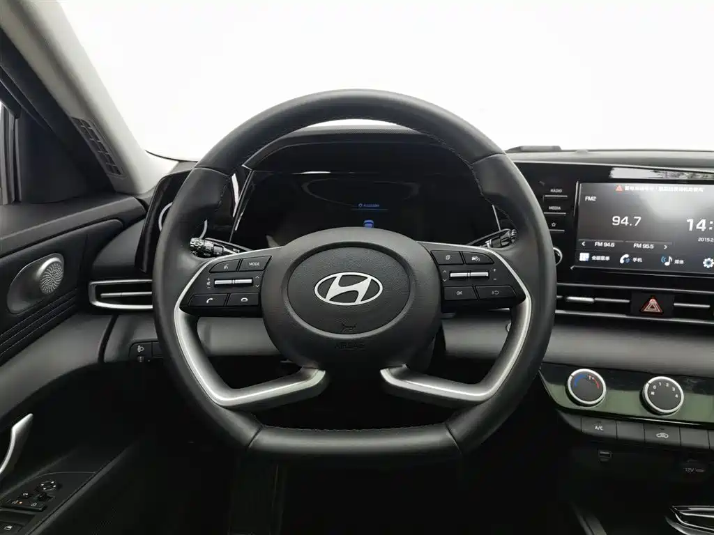 Hyundai Elantra 2023 1.5L CVT GLX Elite Edition фото 11