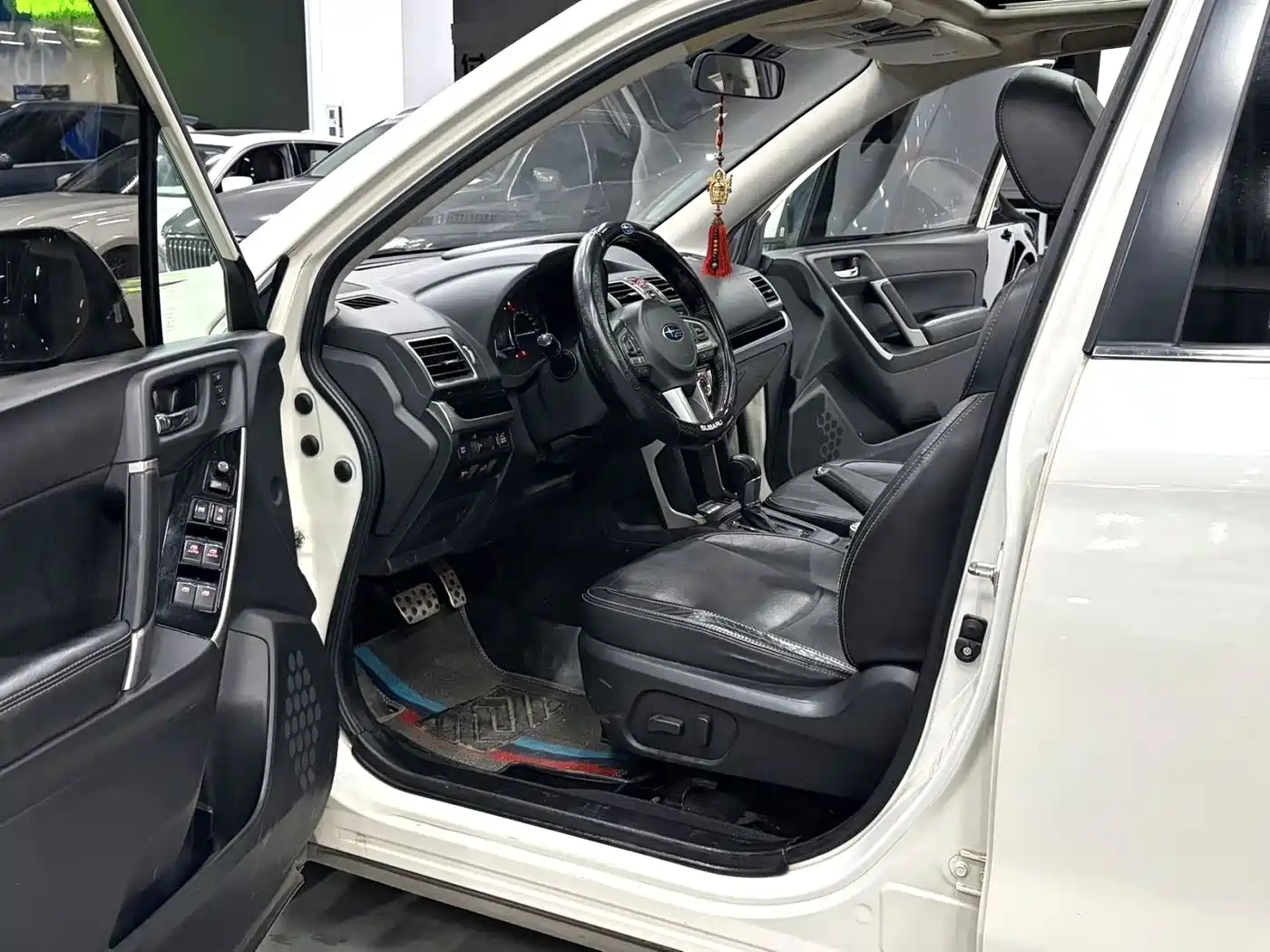 Subaru Forester 2016 2.5i Prestige Navigation Edition фото 9