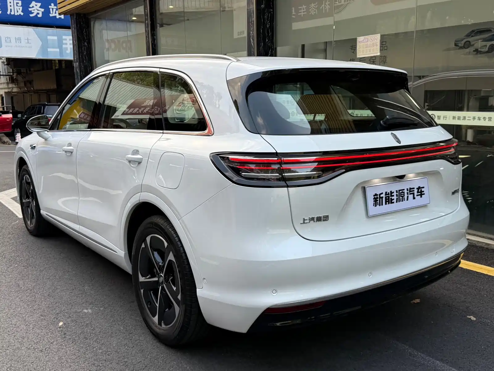 Photo 4 - Shangjie SUV