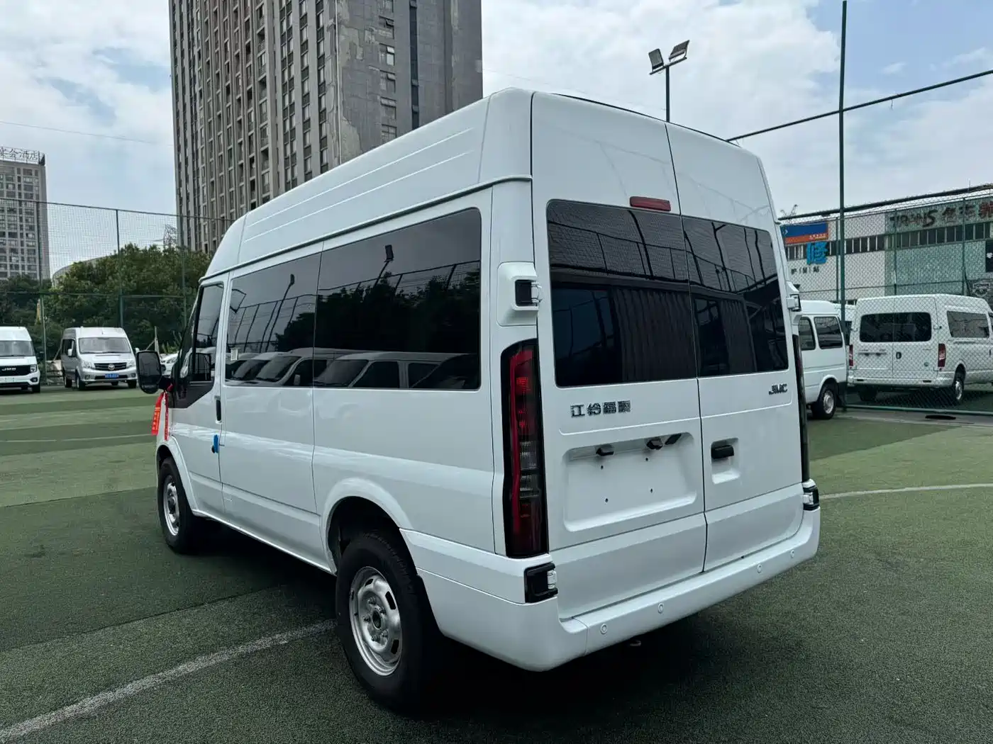 Jiangling JMC Fushun 2025 2025 Model 2.0T 6MT Diesel Short Wheelbase Medium Roof Commercial MPV 5/6 Seats