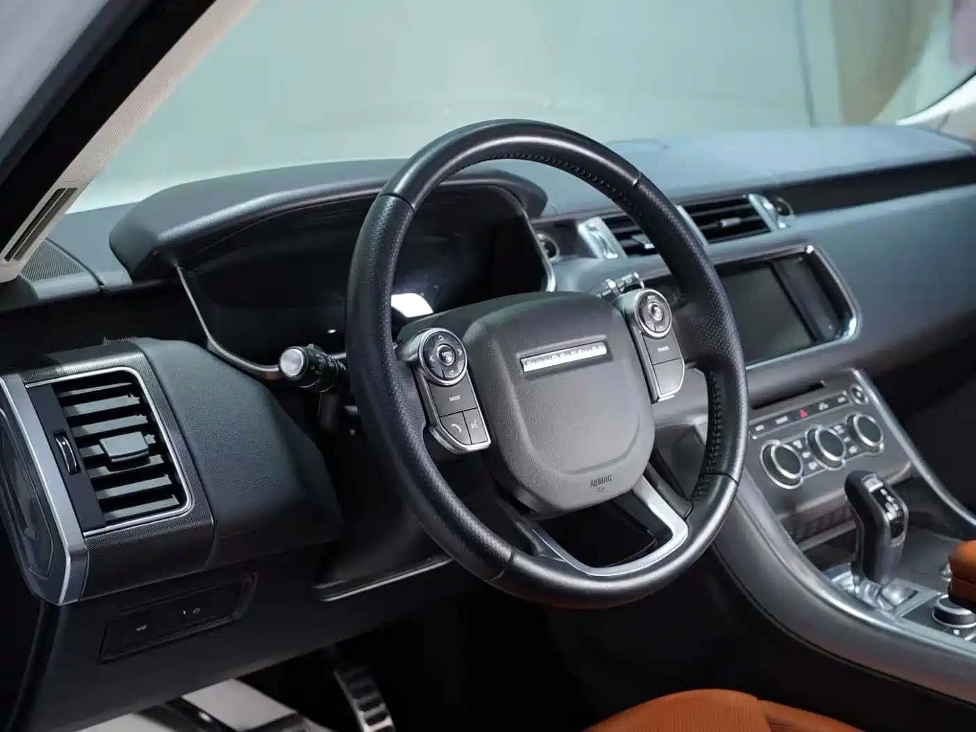Land Rover Range Rover Sport 2016 Model 3.0 SC V6 HSE DYNAMIC фото 8