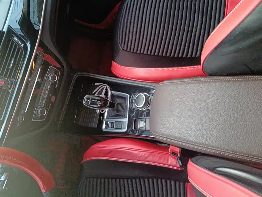 BMW 1 Series 2023 120i M Sport Shadow Edition фото 16