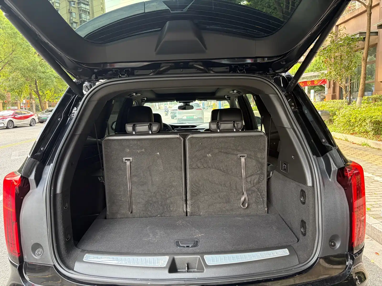 Photo 18 - Cadillac XT6