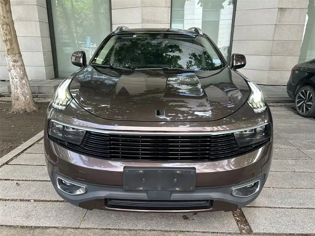 Lynk & Co 01 2018 2.0T 2WD Type+ Edition фото 2