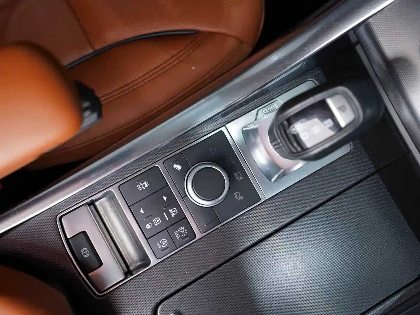 Land Rover Range Rover Sport 2016 Model 3.0 SC V6 HSE DYNAMIC фото 13