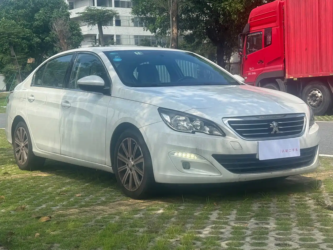 Peugeot 408 2014 1.8L Automatic Luxury Edition фото 4