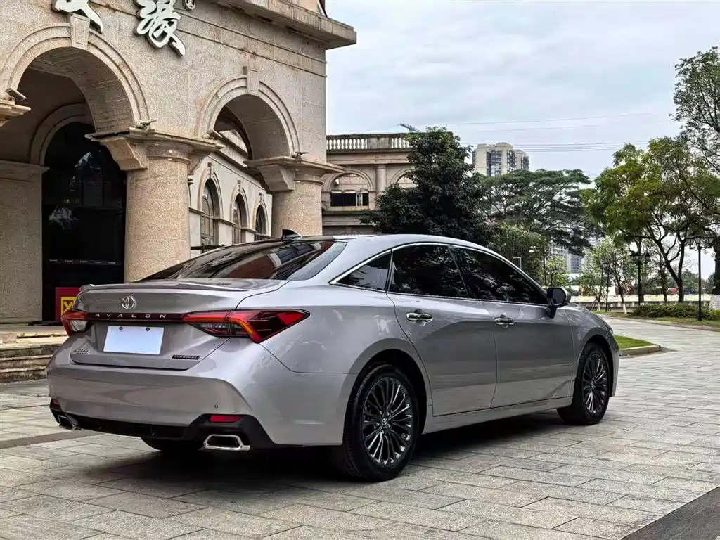 Toyota Avalon 2022 2.5L Touring Premium Edition фото 3