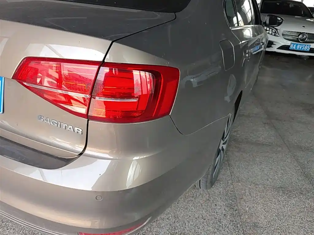Volkswagen Sagitar 2018 180TSI DSG Premium Edition фото 8