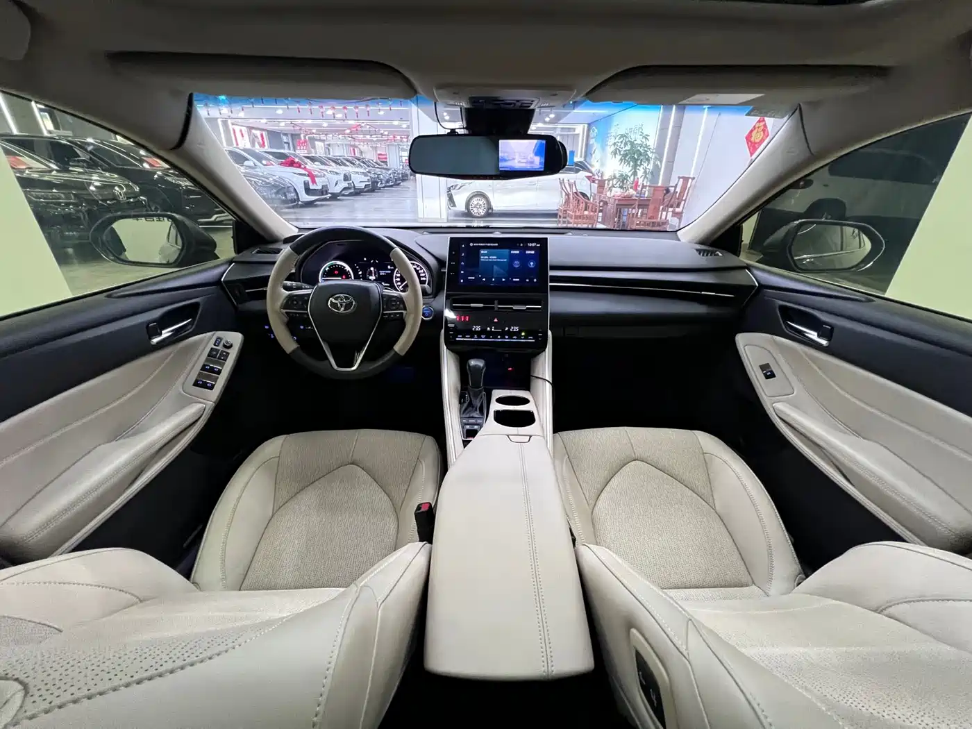 Toyota Avalon 2023 Hybrid 2.5L Luxury Edition фото 13