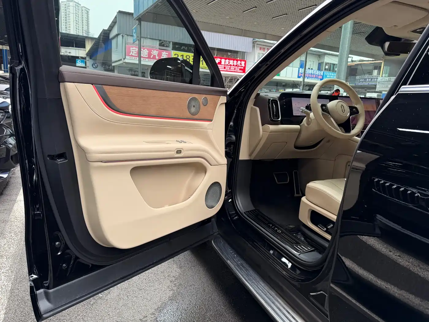 AITO Wenjie AITO M9 2024 Extended Range Ultra 42kWh 6-Seater фото 9