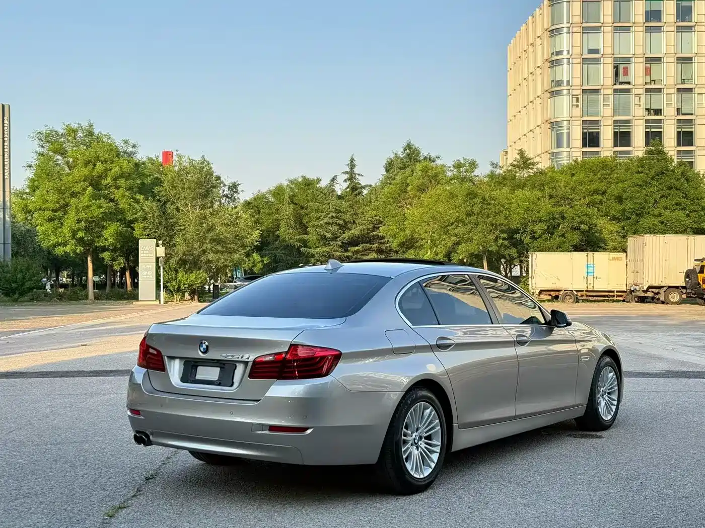 BMW 5 Series 2014 525Li Leading фото 8