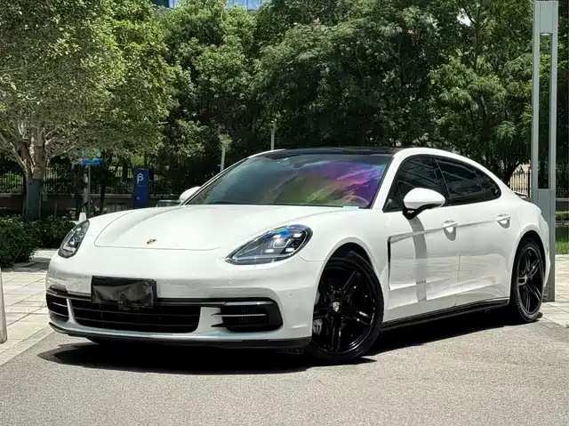 Porsche Panamera 2021