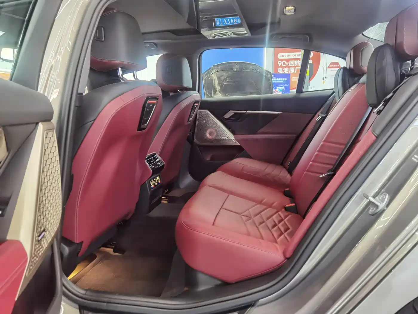 BMW 5 Series 2025 530Li Premium M Sport Package фото 10