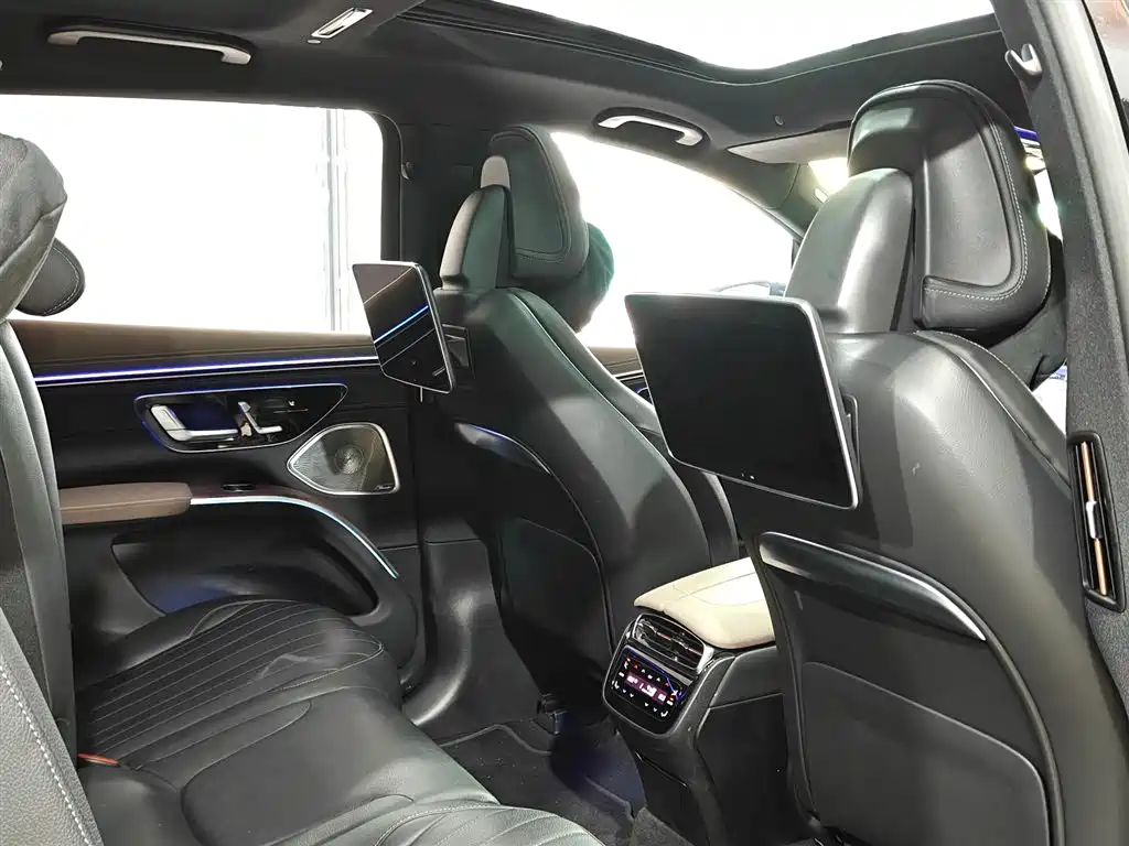 MERCEDES-BENZ EQS SUV