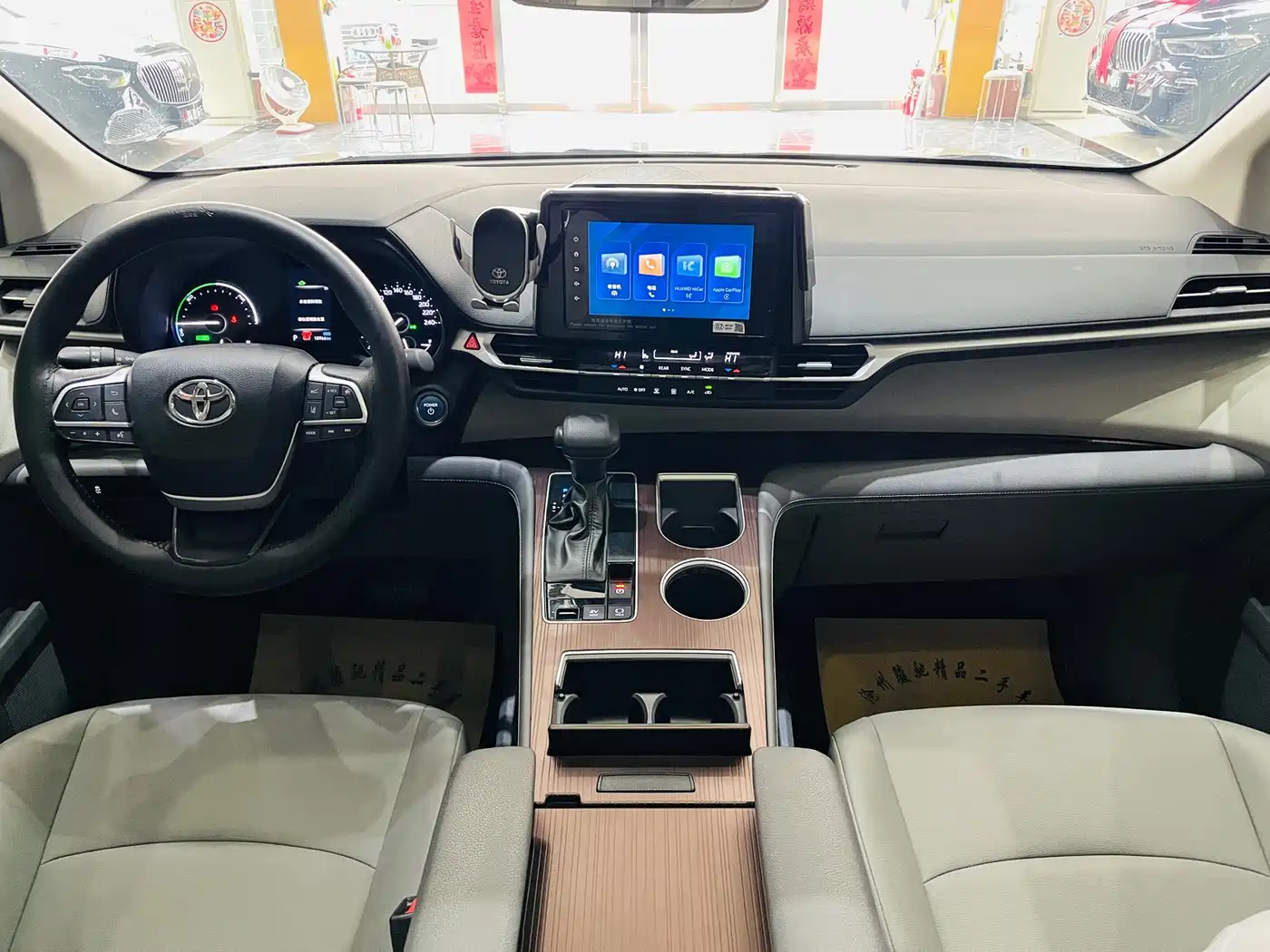Toyota Granvia 2023 2.5L Hybrid Comfort Edition фото 7
