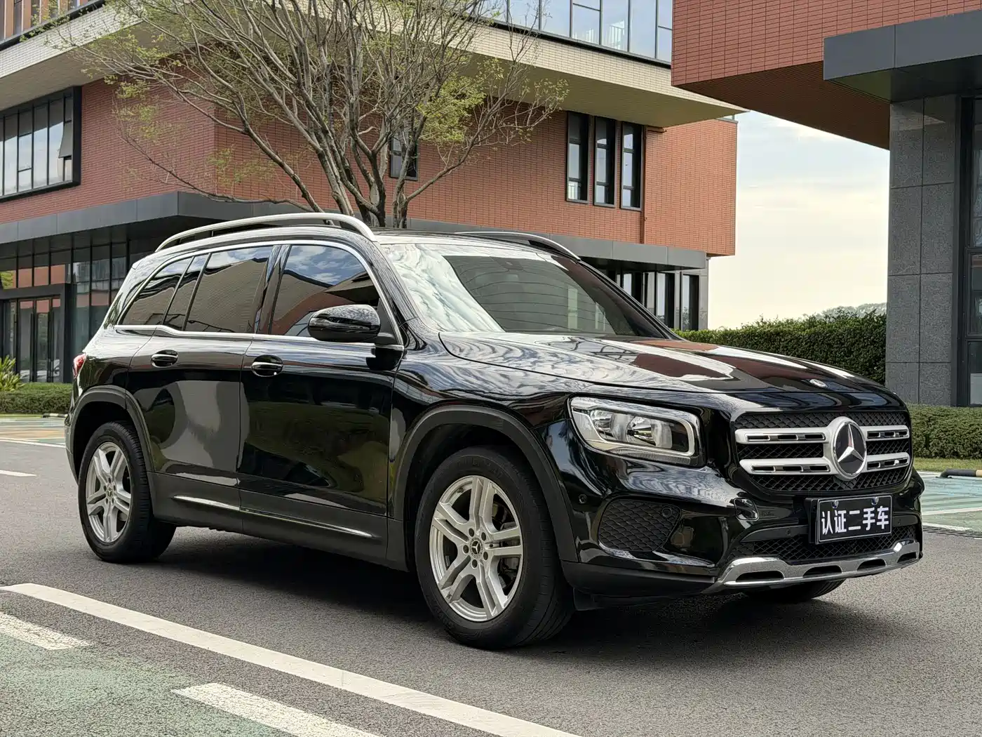 MERCEDES-BENZ GLB