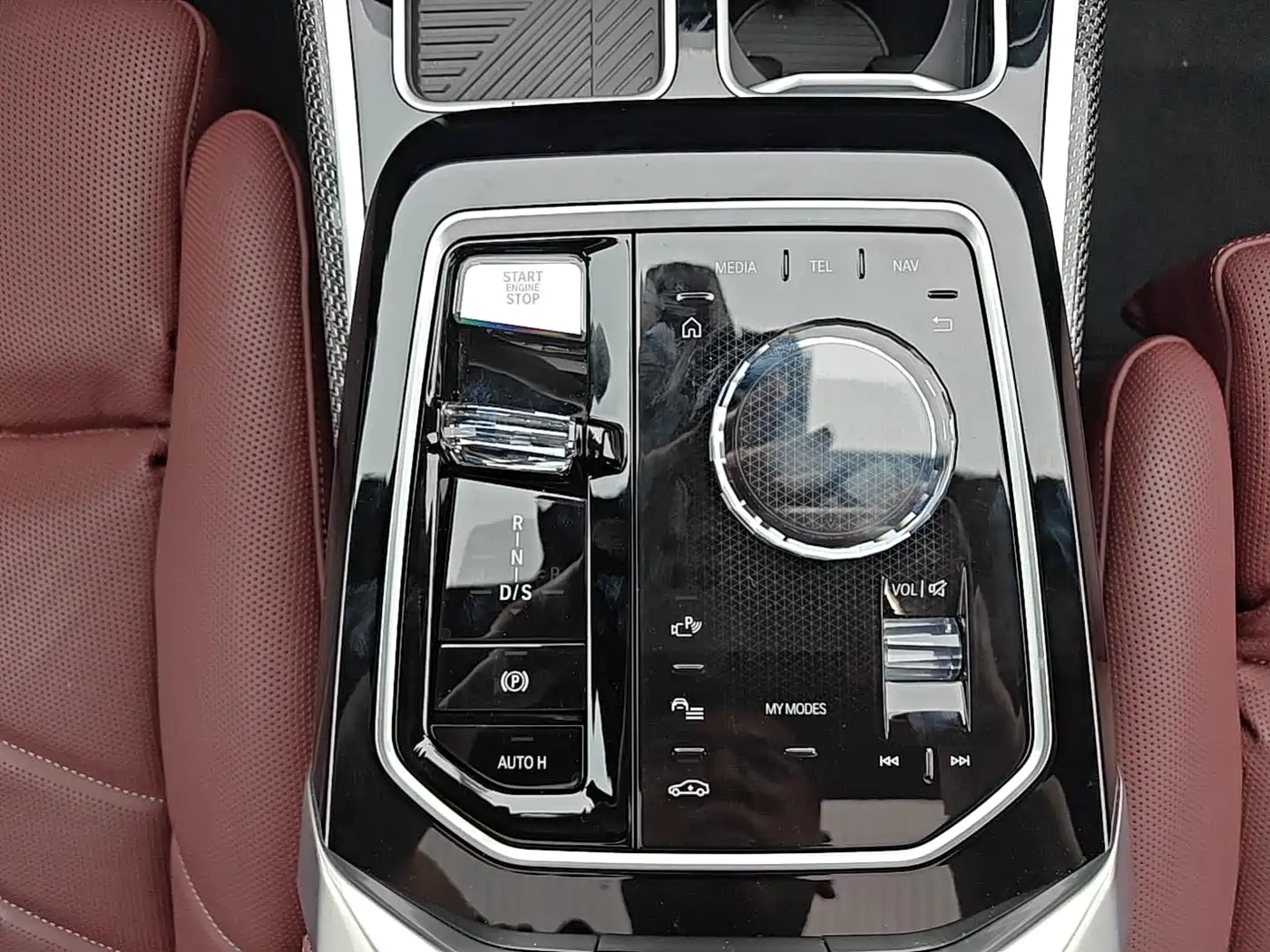 BMW 7 Series 2023 740Li Exclusive M Sport Package фото 8