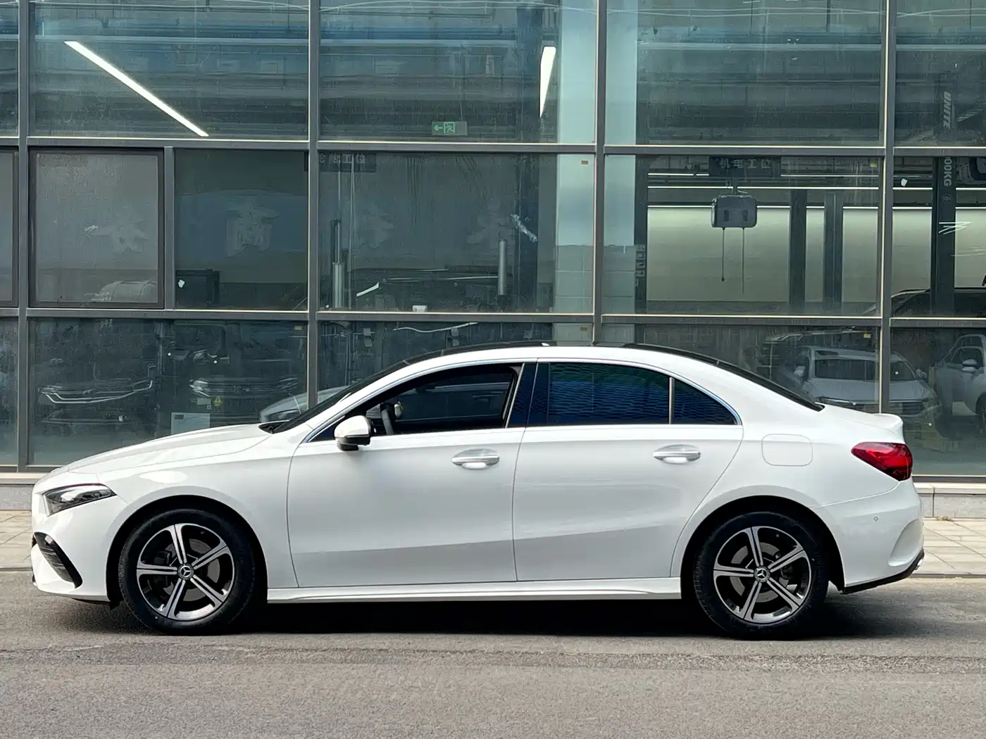Mercedes-Benz A-Class 2024 A 200 L Fashion Edition фото 5