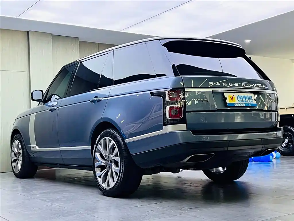 Land Rover Range Rover 2020 3.0 L6 Heritage Extended Edition фото 6