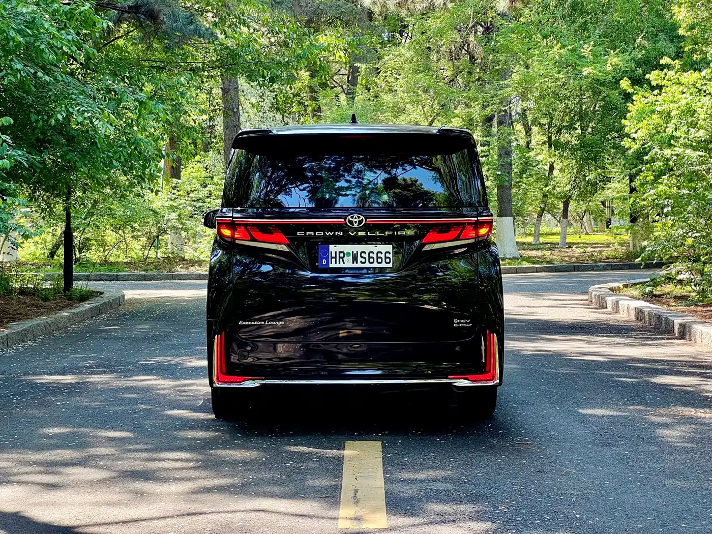 Toyota Vellfire 2024 Crown Hybrid 2.5L Premium Edition фото 8