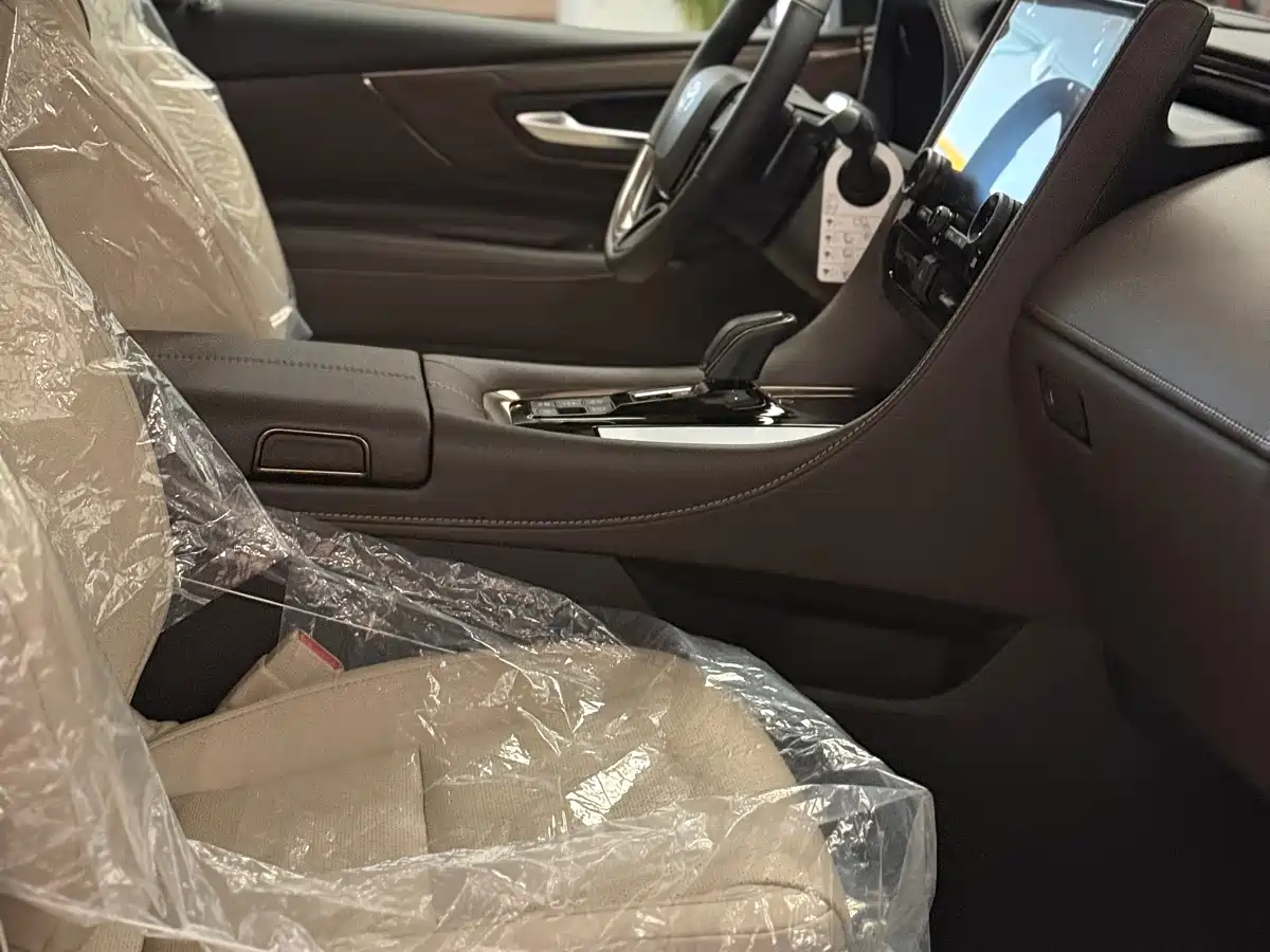 Toyota Vellfire 2024 Crown Hybrid 2.5L Premium Edition фото 4