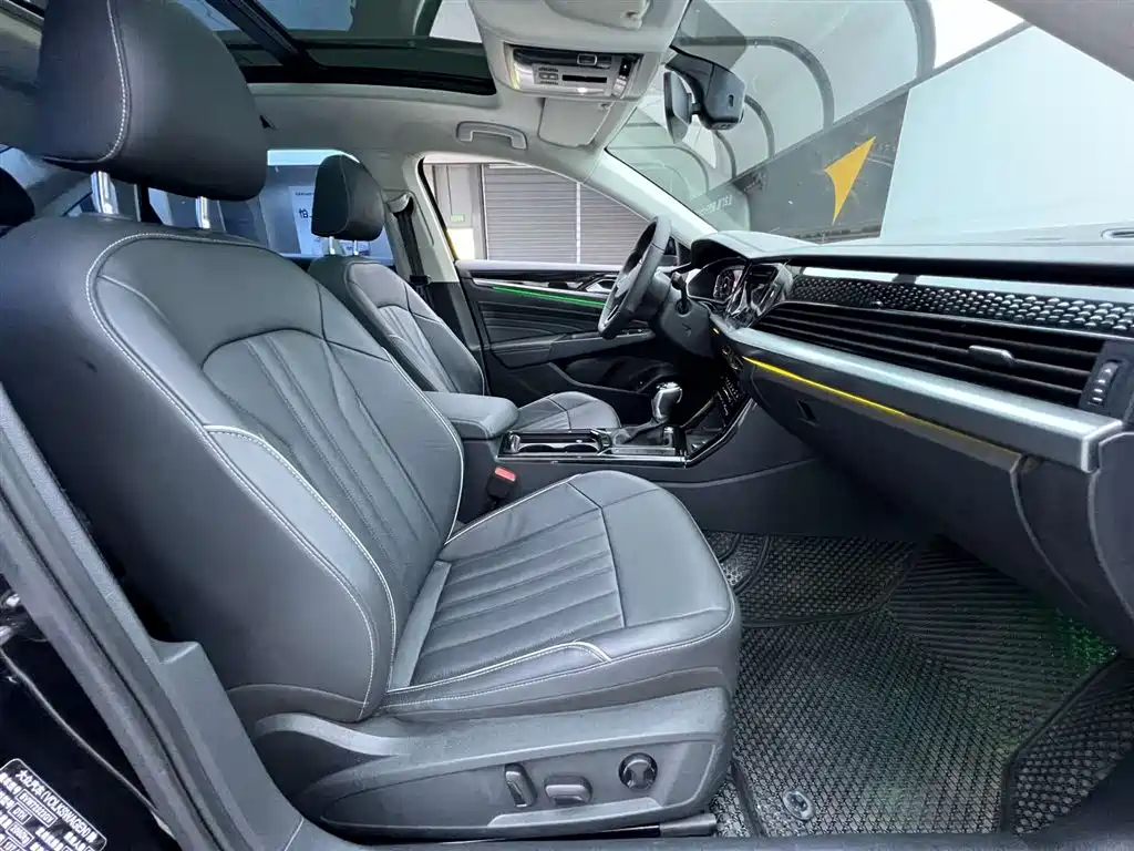Volkswagen Passat 2023 330TSI Starlight Elite Edition фото 18