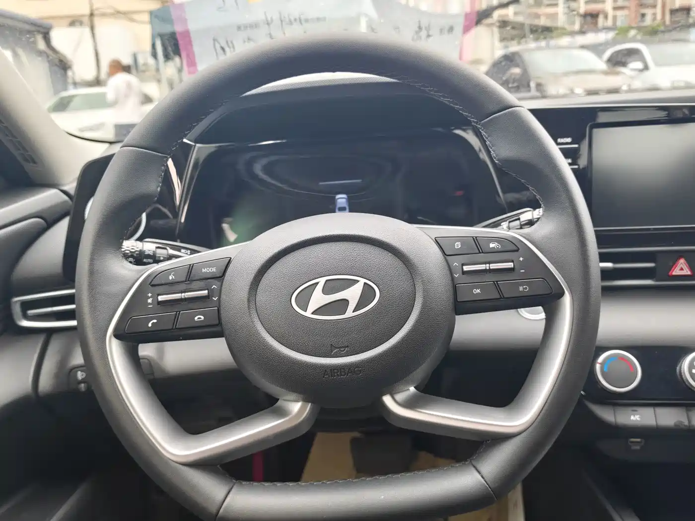 Hyundai Elantra 2023 1.5L CVT GLS Premium фото 6