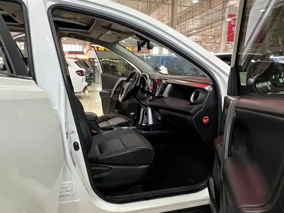 Toyota RAV4 Rongfang 2016 2.5L Automatic 4WD Elite фото 16