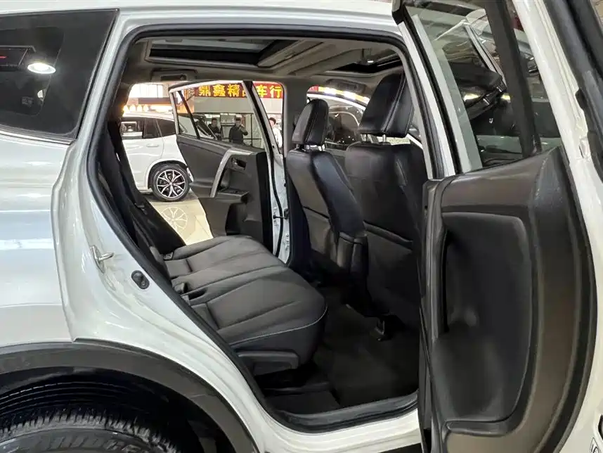 Toyota RAV4 Rongfang 2016 2.5L Automatic 4WD Elite фото 17