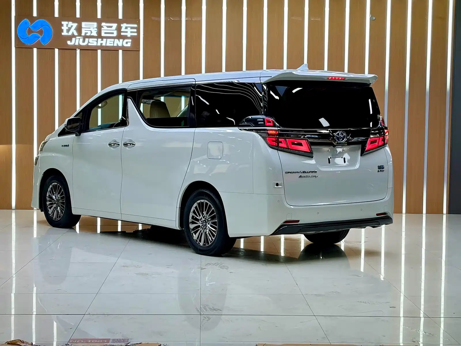 Фото 14 - Toyota Vellfire