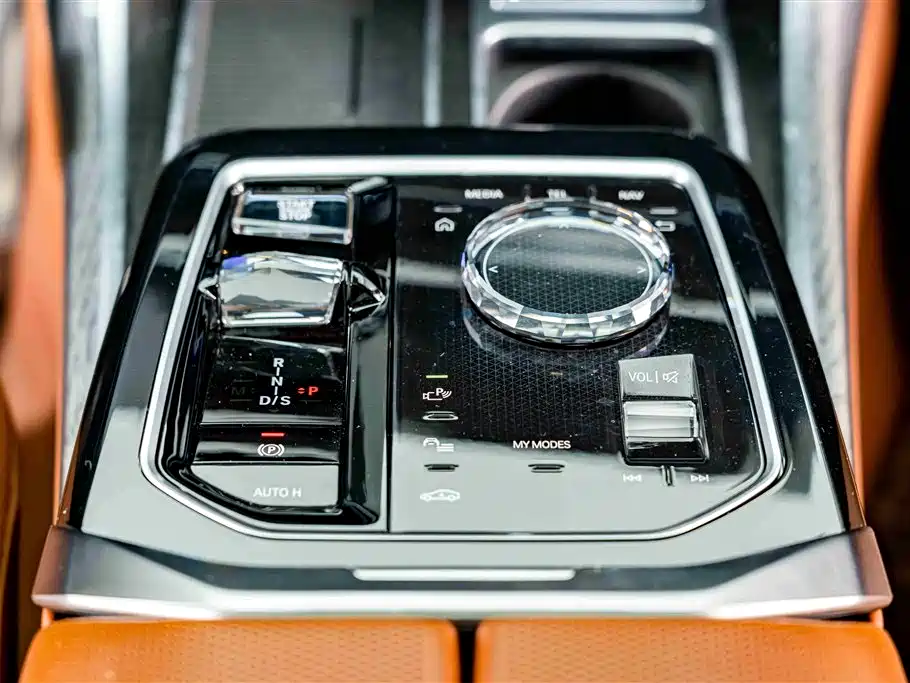BMW 7 Series 2023 Facelift 740Li Exclusive M Sport Package фото 16