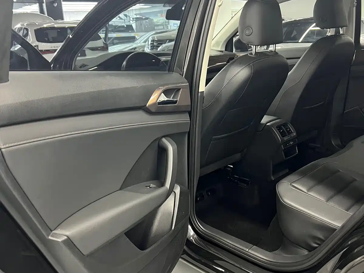 Volkswagen Tharu 2022 280TSI FWD Luxury Edition фото 8