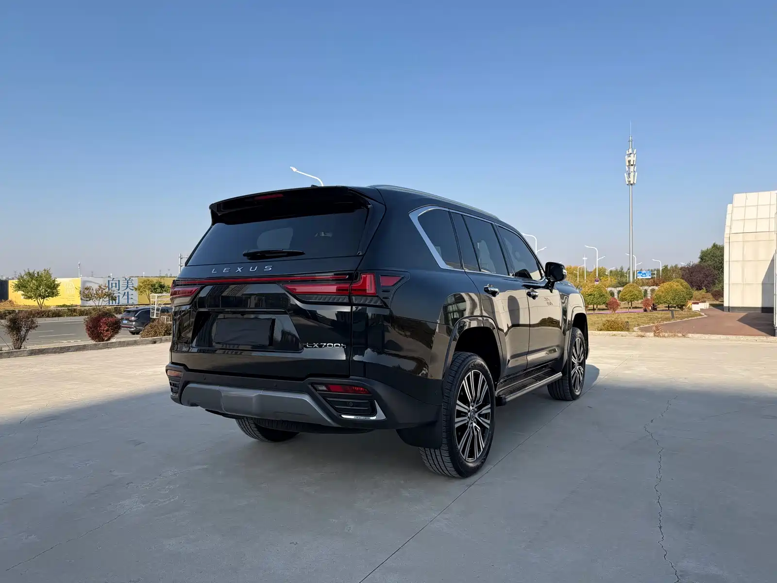 Фото 6 - Lexus LX