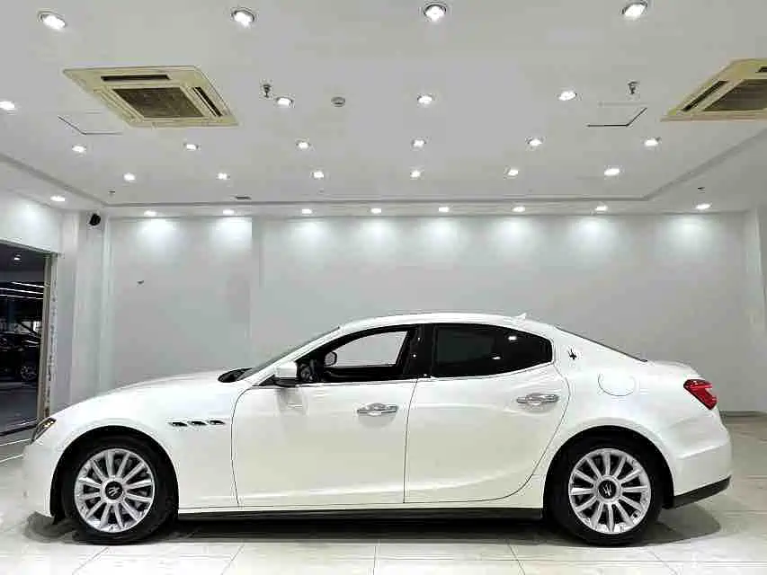 Фото 3 - Maserati Ghibli