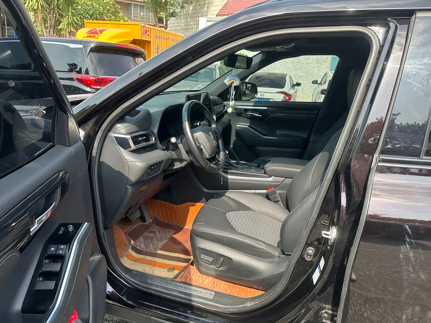 Toyota Crown Kluger 2021 2.5L HEV 4WD Premium фото 8