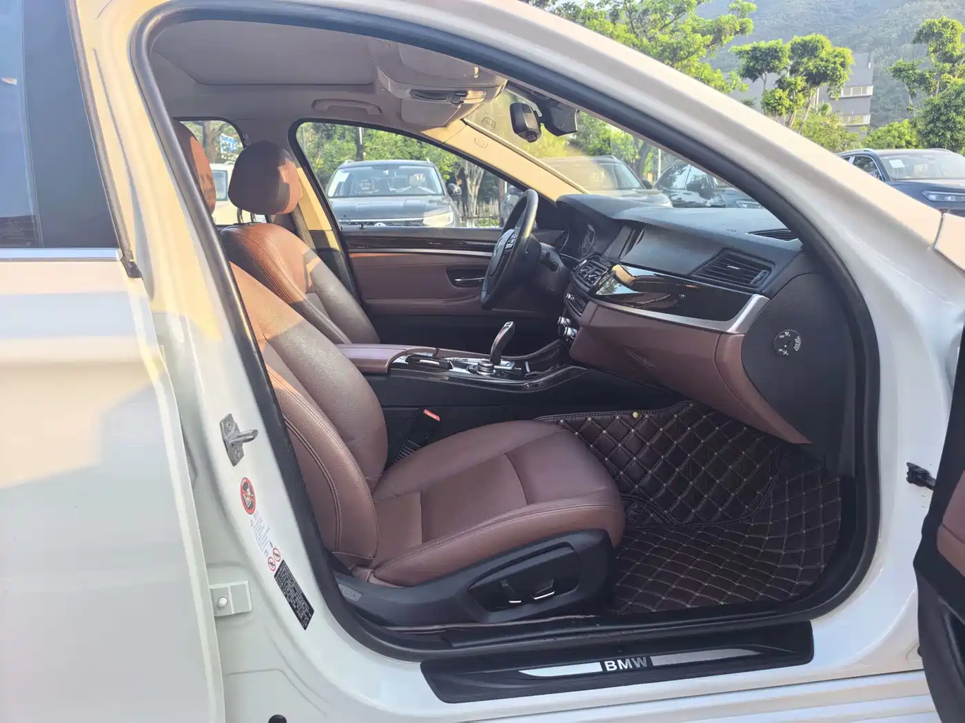 BMW 5 Series 2014 525Li Leading фото 5