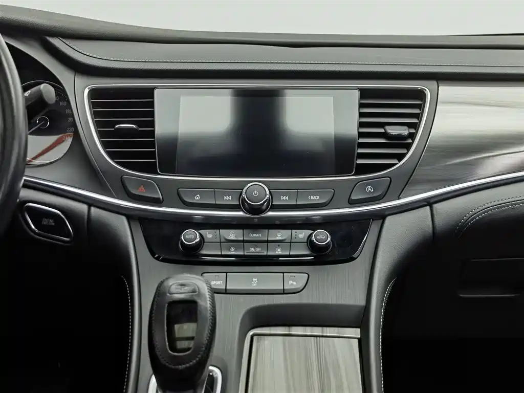 Buick LaCrosse 2019 28T Luxury Edition фото 12