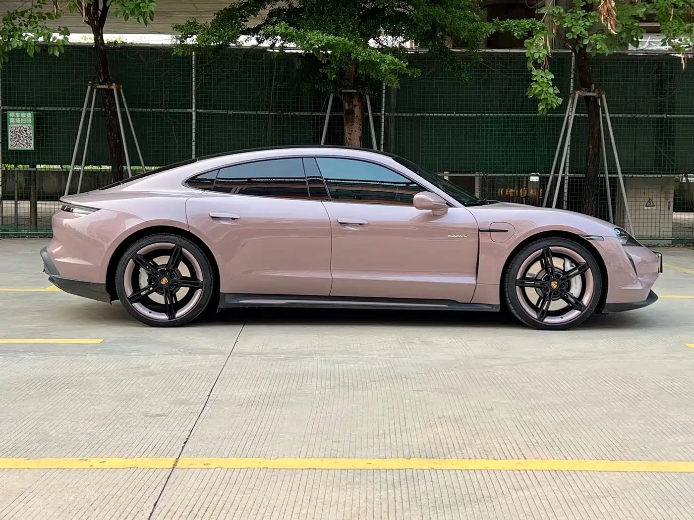 PORSCHE TAYCAN