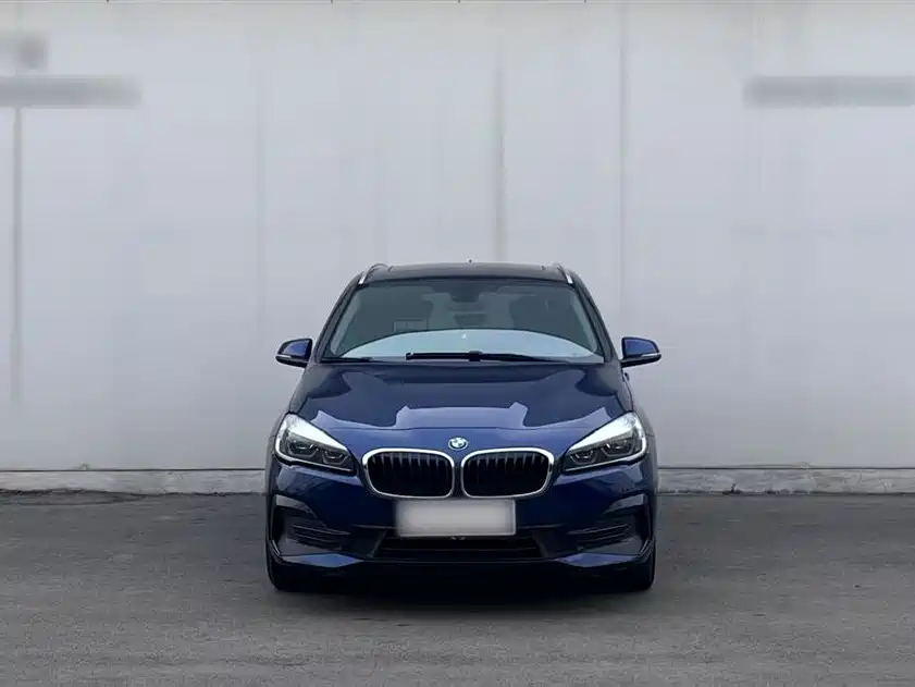 BMW 2 Series Touring 2018 218i M Sport Package фото 3