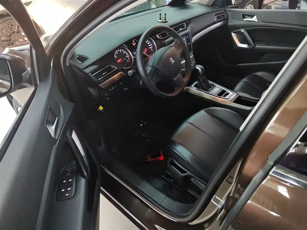 Peugeot 408 2014 1.8L Automatic Luxury Edition фото 12