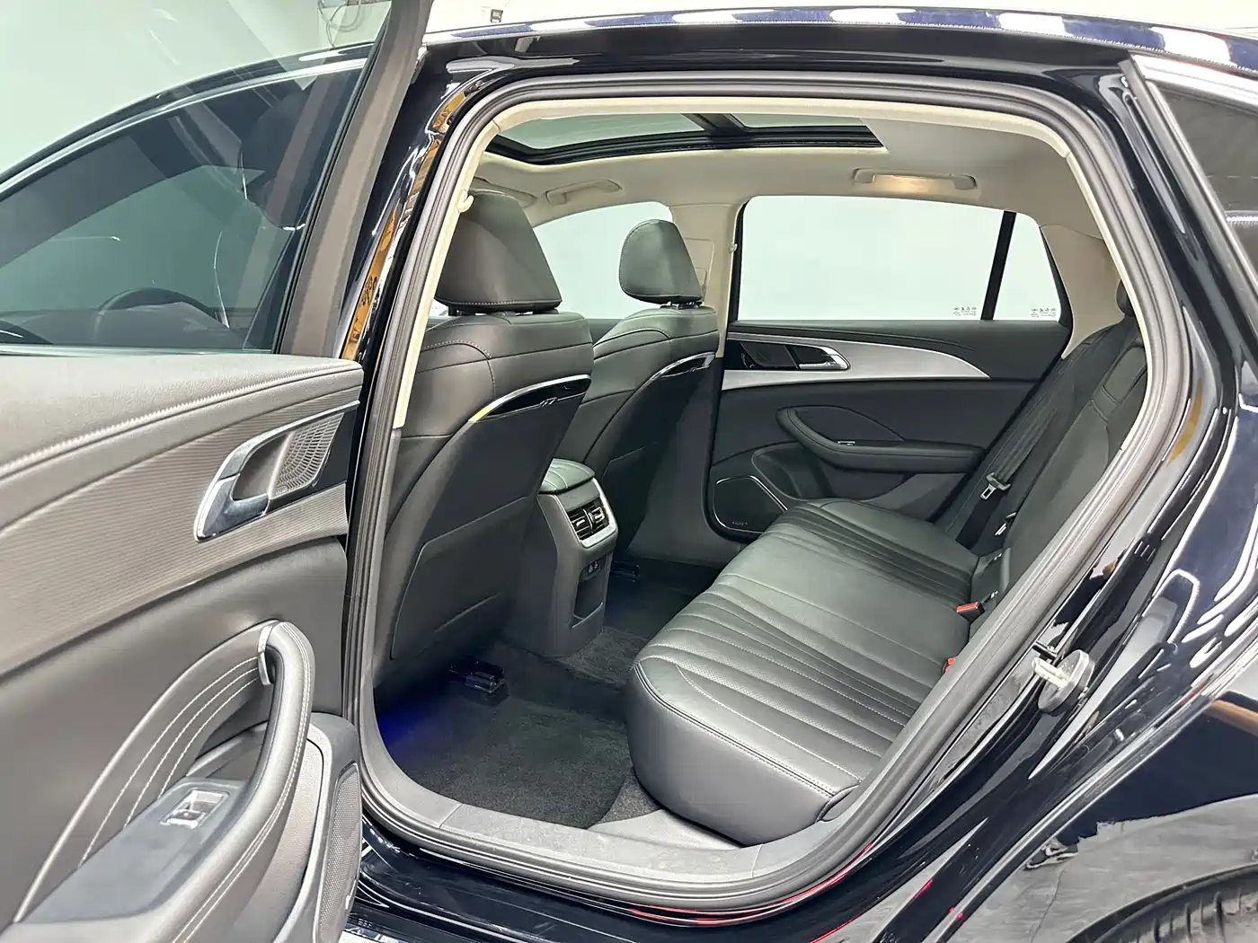 Hongqi H5 2024 2.0T Automatic Smart Connect Flag Enjoy Edition фото 15