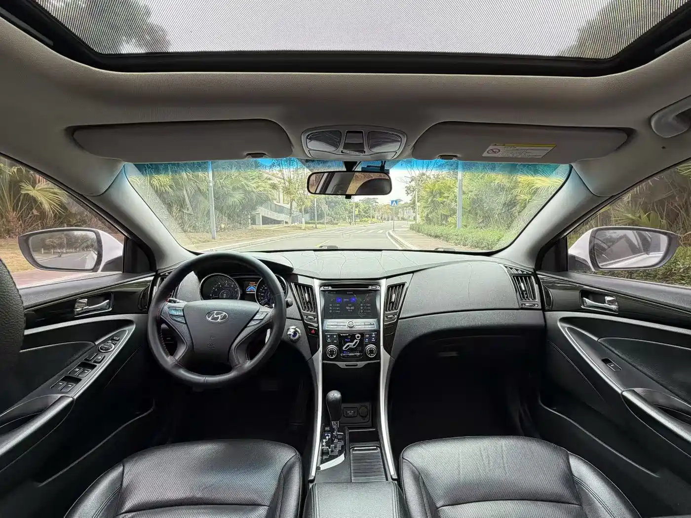 Hyundai Sonata 2015 Classic 2.0L Automatic Luxury Edition фото 5