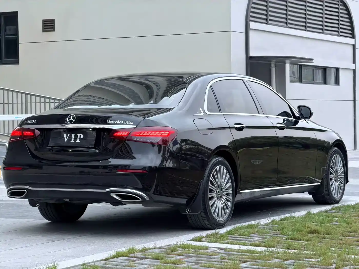 Mercedes-Benz E-Class 2021 E 300 L Fashion фото 8